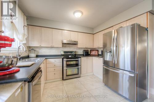 16 Mcguiness Drive, Brantford, ON - Indoor Photo Showing Kitchen With Double Sink