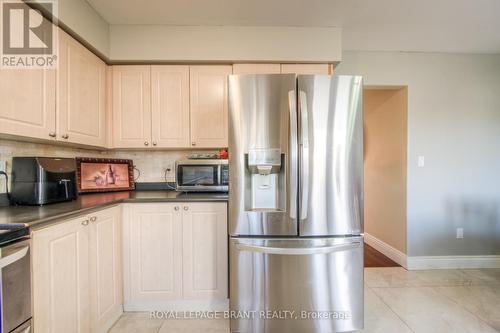 16 Mcguiness Drive, Brantford, ON - Indoor Photo Showing Kitchen