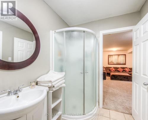 16 Mcguiness Drive, Brantford, ON - Indoor Photo Showing Bathroom