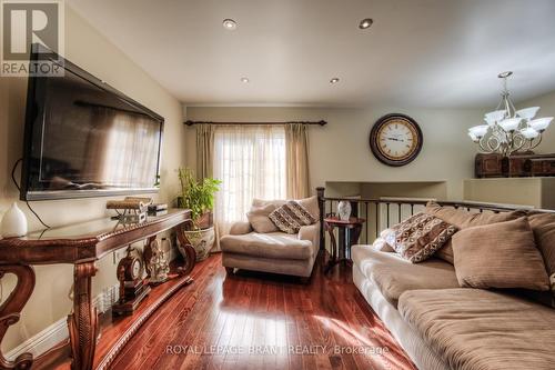 16 Mcguiness Drive, Brantford, ON - Indoor Photo Showing Living Room