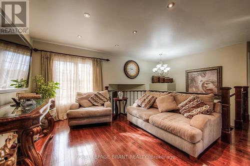 16 Mcguiness Drive, Brantford, ON - Indoor Photo Showing Living Room