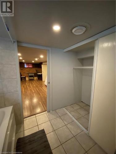 Bathroom featuring hardwood / wood-style floors and a bathtub - 522 Roxborough Avenue Unit# #1, Hamilton, ON - Indoor