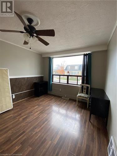 Unfurnished room with dark hardwood / wood-style flooring, a textured ceiling, and ceiling fan - 522 Roxborough Avenue Unit# #1, Hamilton, ON - Indoor