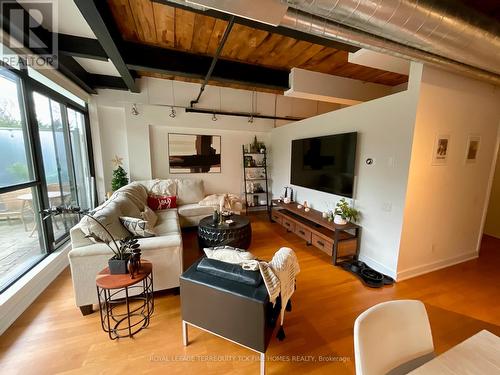 201 - 43 Hanna Avenue, Toronto, ON - Indoor Photo Showing Living Room