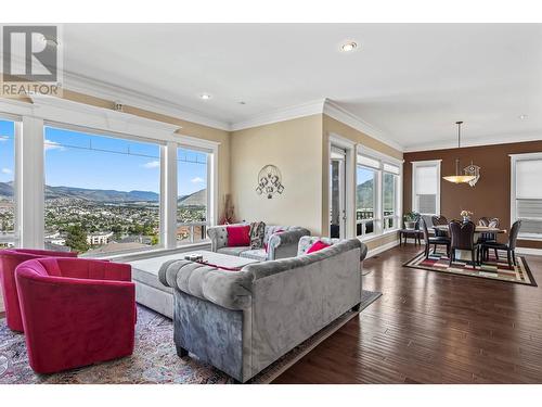 842 Guerin Creek Way, Kamloops, BC - Indoor Photo Showing Living Room