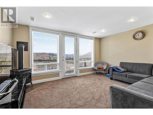 842 Guerin Creek Way, Kamloops, BC - Indoor Photo Showing Living Room