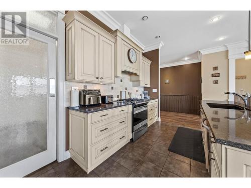 842 Guerin Creek Way, Kamloops, BC - Indoor Photo Showing Kitchen With Upgraded Kitchen