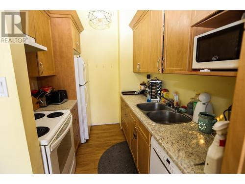 25 Sapphire Court, Logan Lake, BC - Indoor Photo Showing Kitchen With Double Sink