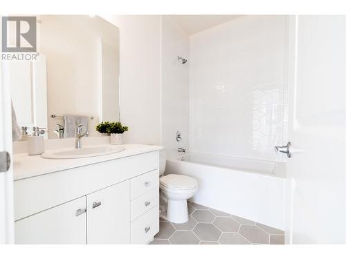 8960 Dallas Drive Unit# 116, Kamloops, BC - Indoor Photo Showing Bathroom