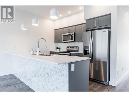 8960 Dallas Drive Unit# 116, Kamloops, BC - Indoor Photo Showing Kitchen With Stainless Steel Kitchen With Upgraded Kitchen