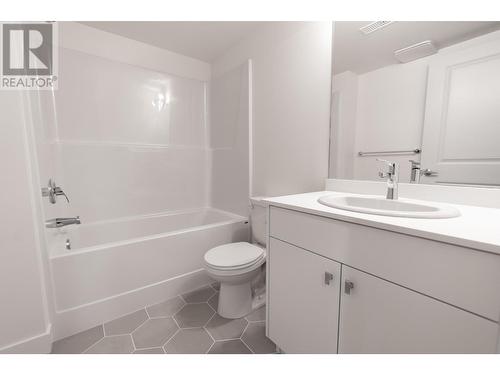 8960 Dallas Drive Unit# 114, Kamloops, BC - Indoor Photo Showing Bathroom