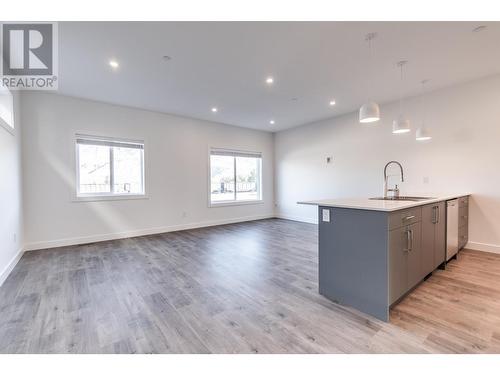 8960 Dallas Drive Unit# 114, Kamloops, BC - Indoor Photo Showing Kitchen