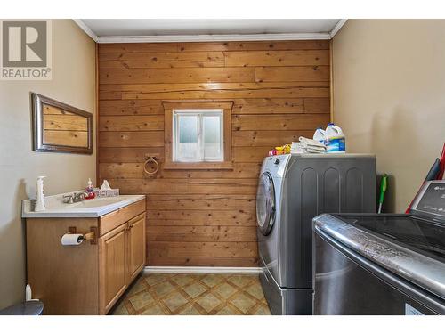 569 English Road, Chase, BC - Indoor Photo Showing Laundry Room