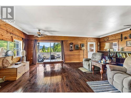 569 English Road, Chase, BC - Indoor Photo Showing Living Room