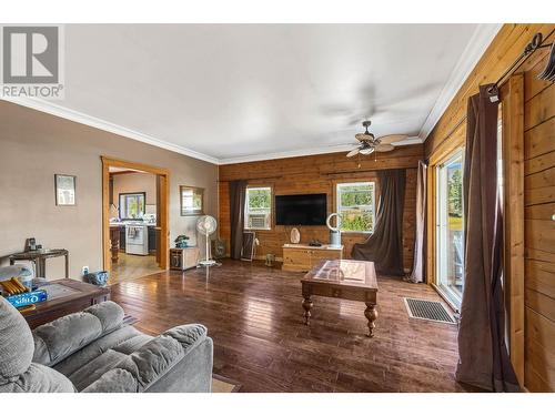 569 English Road, Chase, BC - Indoor Photo Showing Living Room