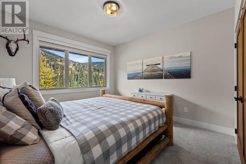 2424 Fairways Drive, Sun Peaks, BC - Indoor Photo Showing Bedroom