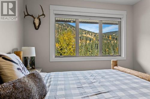 2424 Fairways Drive, Sun Peaks, BC - Indoor Photo Showing Bedroom