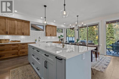 2424 Fairways Drive, Sun Peaks, BC - Indoor Photo Showing Kitchen With Upgraded Kitchen