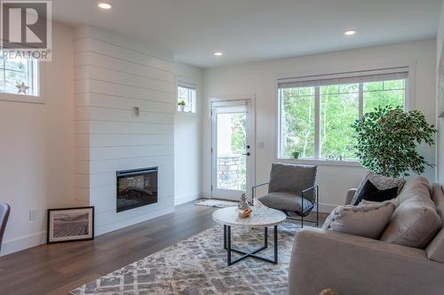 200 Grand Boulevard Unit# 132, Kamloops, BC - Indoor Photo Showing Living Room With Fireplace