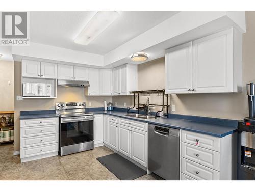 233 Brooke Drive Unit# 3, Chase, BC - Indoor Photo Showing Kitchen With Double Sink