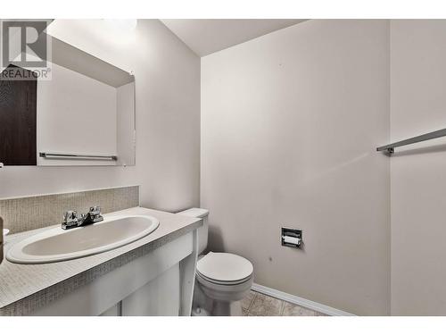 840 Desmond Street Unit# 3, Kamloops, BC - Indoor Photo Showing Bathroom