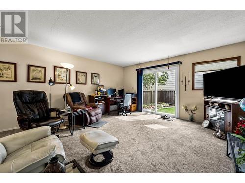 840 Desmond Street Unit# 3, Kamloops, BC - Indoor Photo Showing Living Room