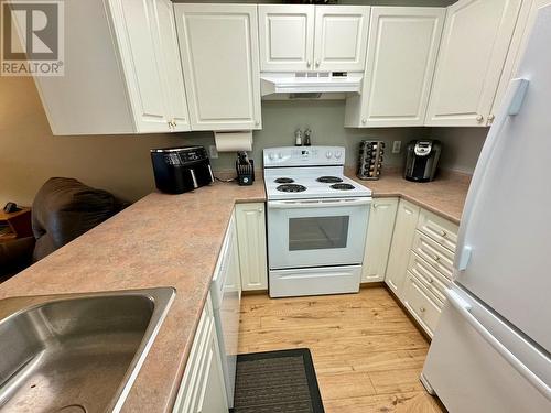 683 Victoria Street Unit# 215, Kamloops, BC - Indoor Photo Showing Kitchen