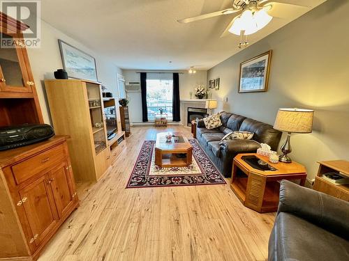 683 Victoria Street Unit# 215, Kamloops, BC - Indoor Photo Showing Living Room