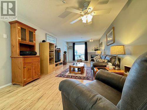 683 Victoria Street Unit# 215, Kamloops, BC - Indoor Photo Showing Living Room