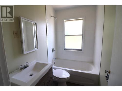 325 Willow Street, Kamloops, BC - Indoor Photo Showing Bathroom