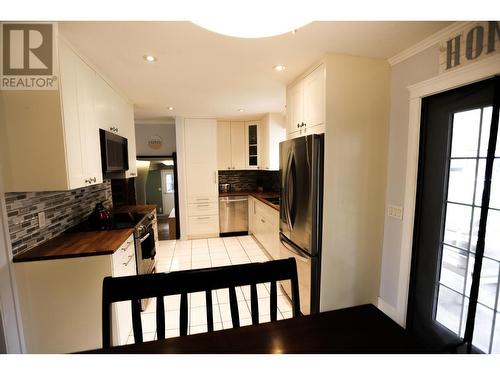 446 Oriole Way, Barriere, BC - Indoor Photo Showing Kitchen