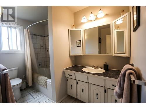 446 Oriole Way, Barriere, BC - Indoor Photo Showing Bathroom