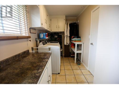 446 Oriole Way, Barriere, BC - Indoor Photo Showing Laundry Room