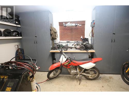 446 Oriole Way, Barriere, BC - Indoor Photo Showing Garage