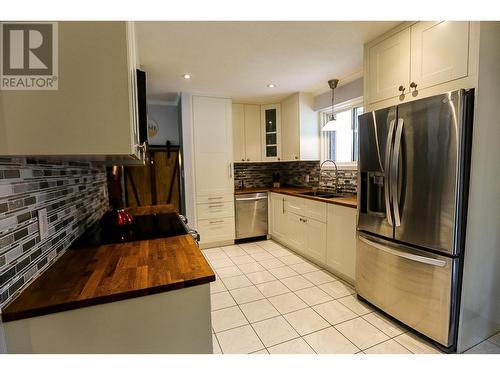 446 Oriole Way, Barriere, BC - Indoor Photo Showing Kitchen