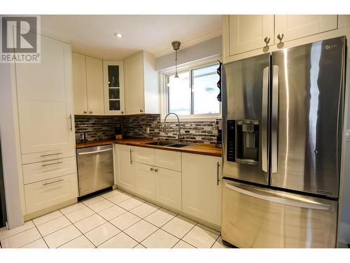 446 Oriole Way, Barriere, BC - Indoor Photo Showing Kitchen With Double Sink