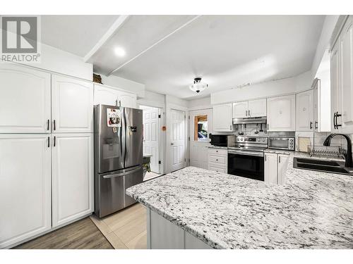 8844 Davis Hill Road, Chase, BC - Indoor Photo Showing Kitchen