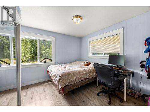 8844 Davis Hill Road, Chase, BC - Indoor Photo Showing Bedroom