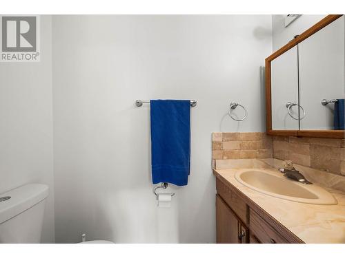 8844 Davis Hill Road, Chase, BC - Indoor Photo Showing Bathroom