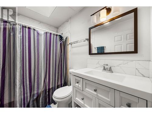 8844 Davis Hill Road, Chase, BC - Indoor Photo Showing Bathroom