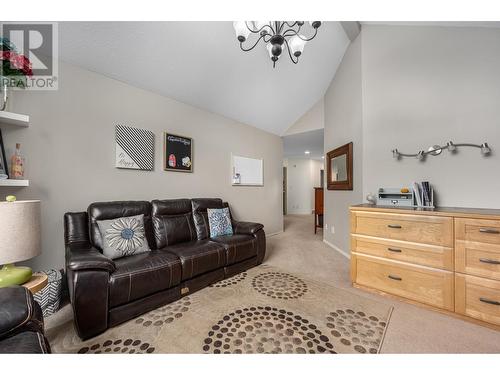 105 Puett Ranch Road, Kamloops, BC - Indoor Photo Showing Living Room