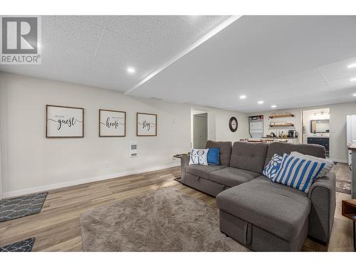 105 Puett Ranch Road, Kamloops, BC - Indoor Photo Showing Living Room