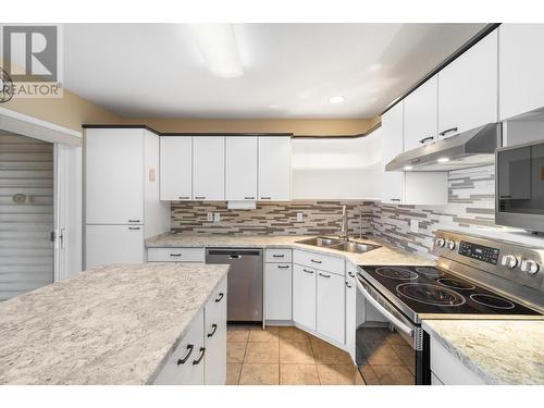 2022 Pacific Way Unit# 19, Kamloops, BC - Indoor Photo Showing Kitchen With Double Sink With Upgraded Kitchen