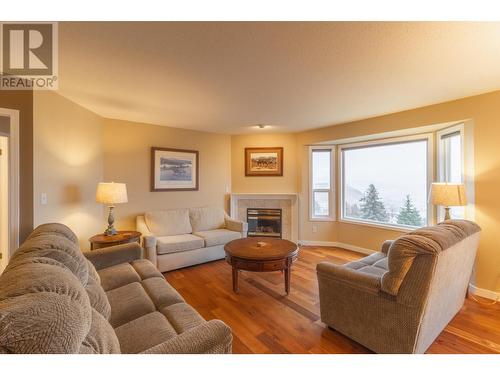 2022 Pacific Way Unit# 19, Kamloops, BC - Indoor Photo Showing Living Room With Fireplace