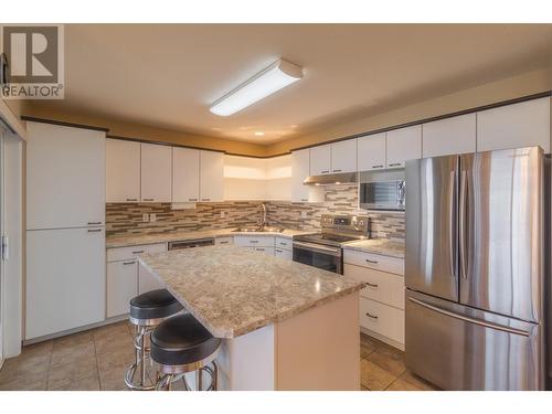 2022 Pacific Way Unit# 19, Kamloops, BC - Indoor Photo Showing Kitchen With Upgraded Kitchen