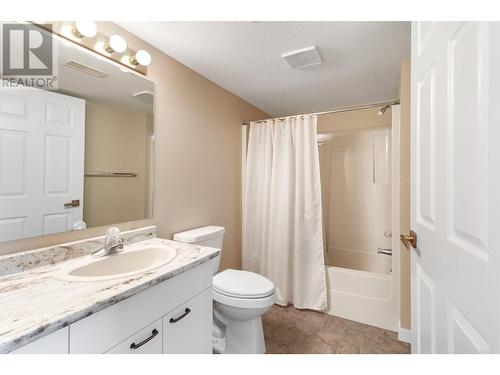 2022 Pacific Way Unit# 19, Kamloops, BC - Indoor Photo Showing Bathroom