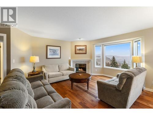 2022 Pacific Way Unit# 19, Kamloops, BC - Indoor Photo Showing Living Room With Fireplace