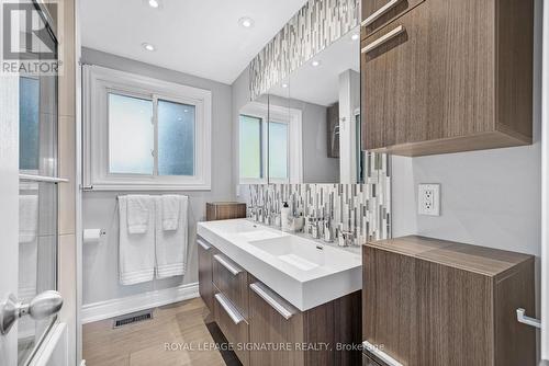 21 Page Avenue, Toronto, ON - Indoor Photo Showing Bathroom