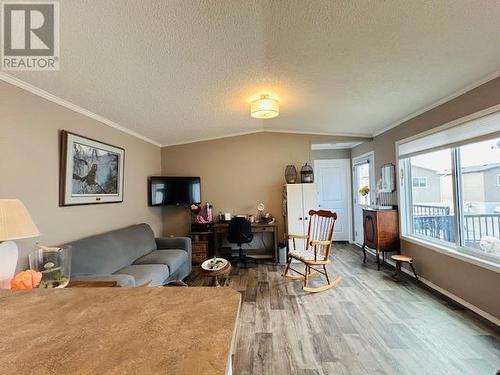 235 Aylmer Road Unit# 13, Chase, BC - Indoor Photo Showing Living Room