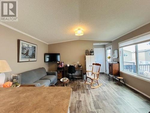 235 Aylmer Road Unit# 13, Chase, BC - Indoor Photo Showing Living Room